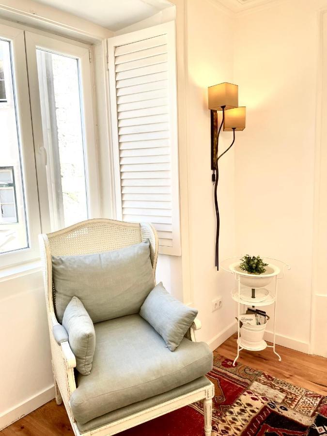 Apartment Bright And Spacious Three Bedroom In The Heart Of Lissabon